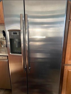 GE Refrigerator Side by Side