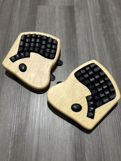 Keyboardio Split Ergonomic Keyboard – Maple Case + Extra Keycaps
