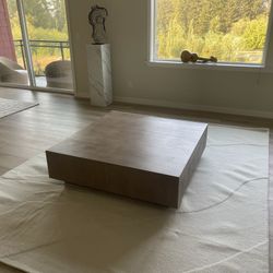 Like New Coffee Table Large Piece 