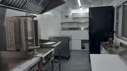 Se vende food trailer