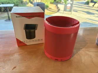 Speaker with built in FM radio receiver and Bluetooth