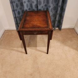 Beautiful Antique Mahogany Accent Table With Leather Top And Drop Sides