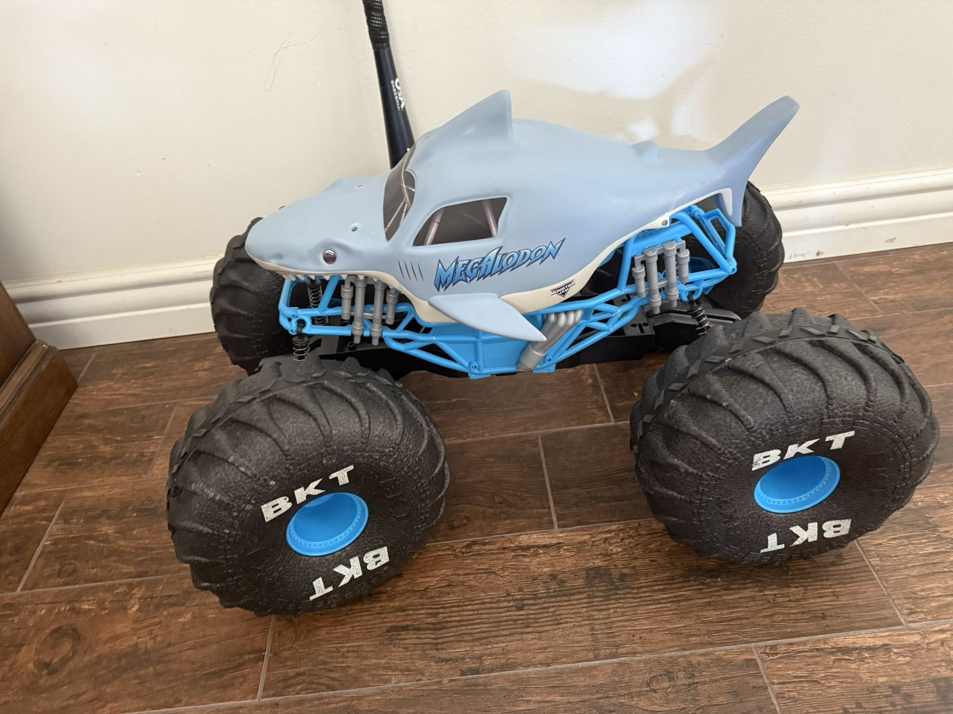 RC Megalodon monster Truck