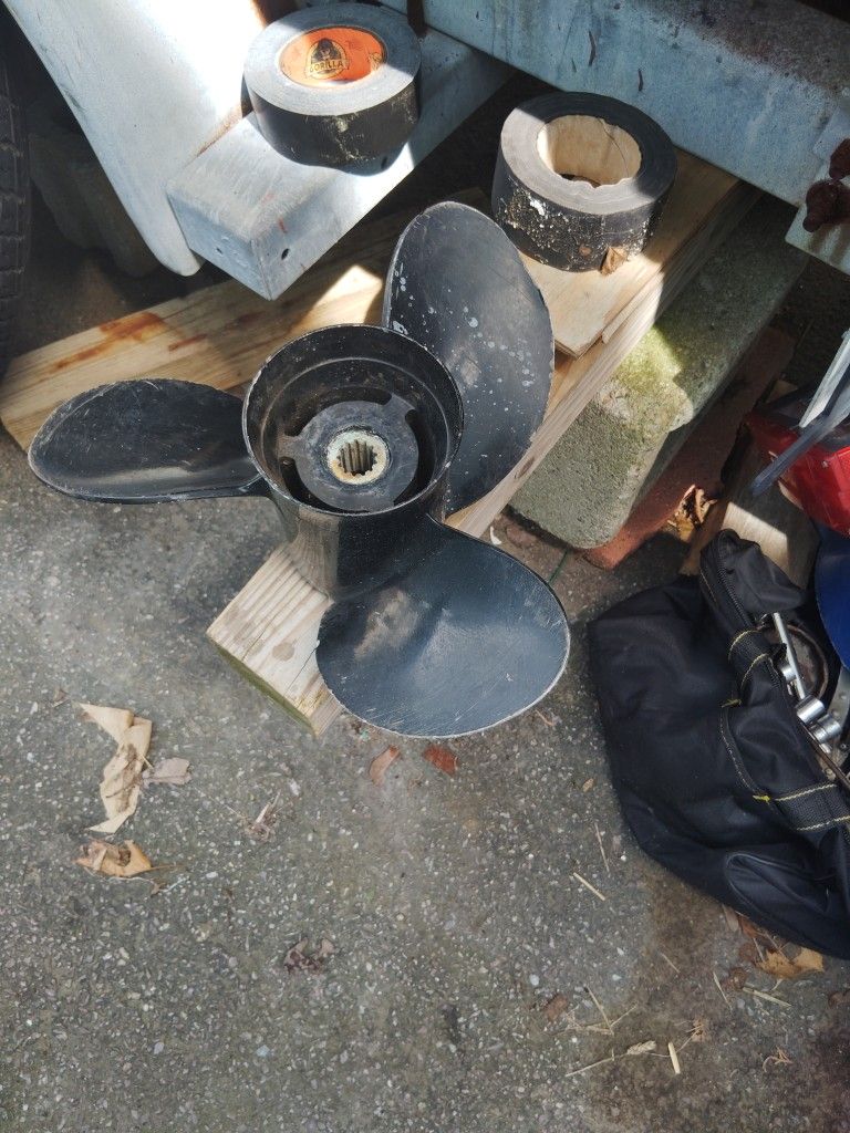 Propeller For 60 Horse Evinrude 87 To 2000 Fits $75 Best Offer
