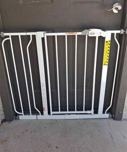Adjustable Safety Gate / Pet Gate - Fits Openings 29” - 38.5”