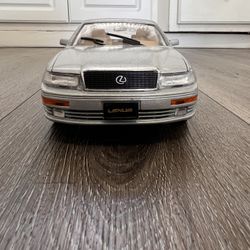 Diecast 1/18 Scale RARE Color Road Legends 1989 Lexus LS400 