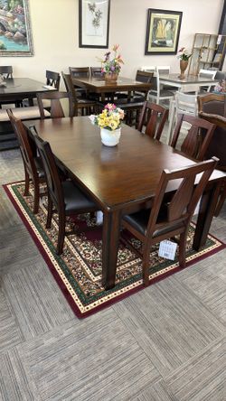 Beautiful Dining Table With Leaf 
