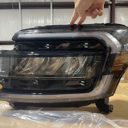 Ford Expedition Headlight