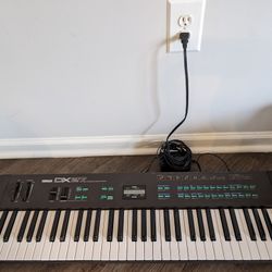 Yamaha DX27 Digital Synthesizer 