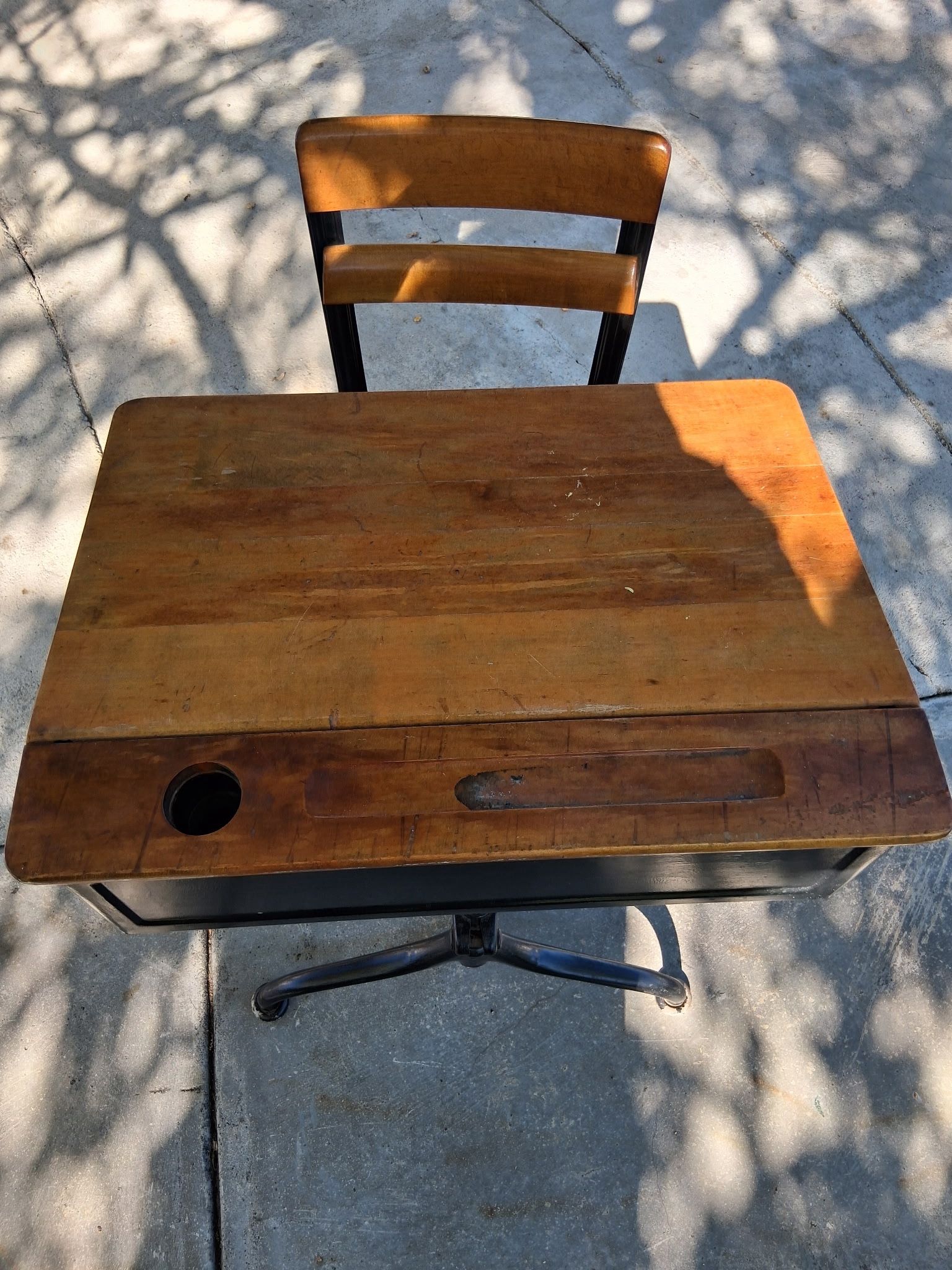 Vintage School Desk With Chair Attached In Ecxelent Condition 