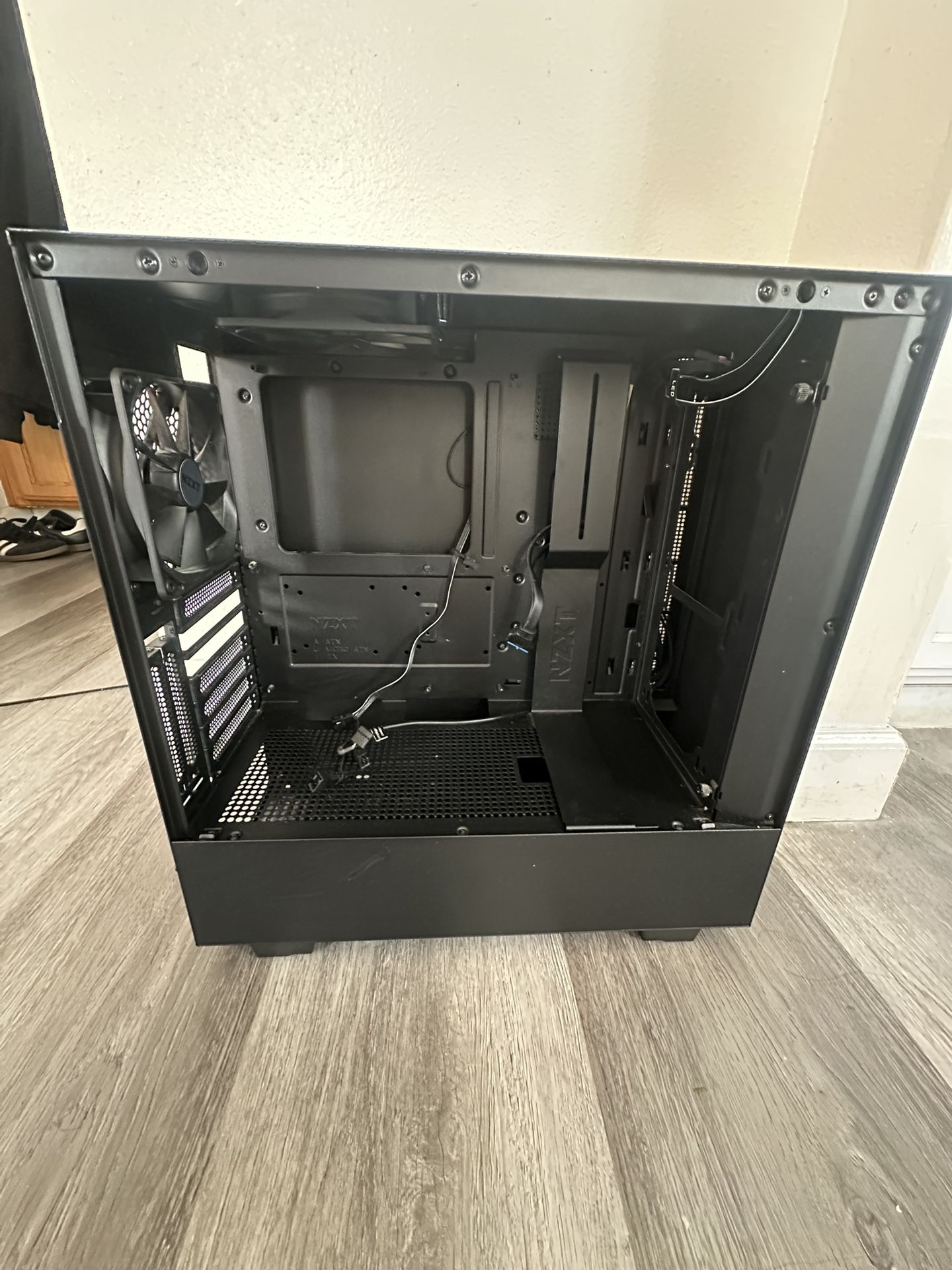 NZXT h500 Mid Tower Case