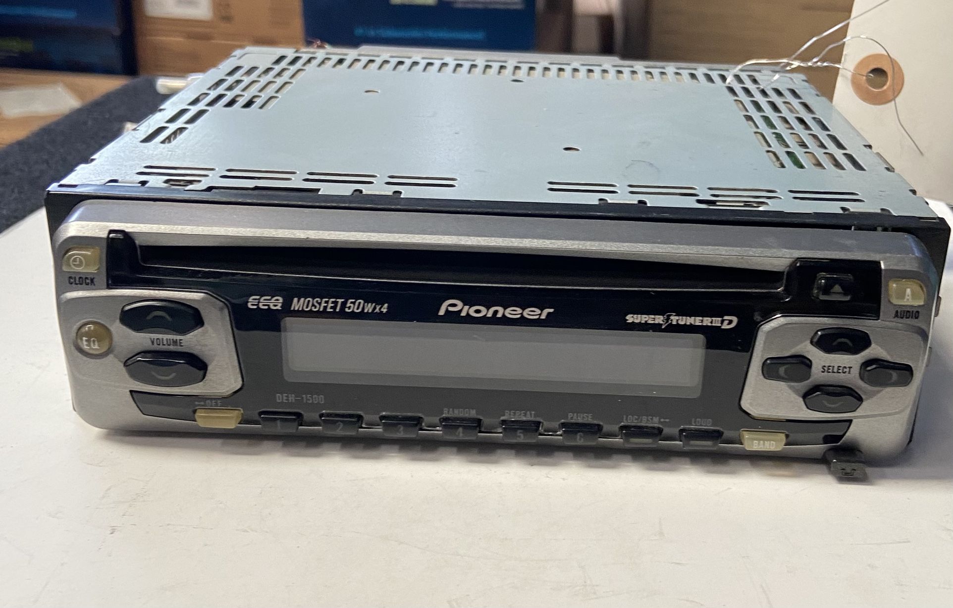 Pioneer DEH 1500 CD/ Radio Receiver