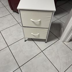 Night stand freee,mesita de noche gratis