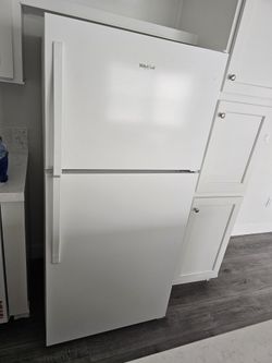 Whirlpool 14.3-cu ft Standard-Depth 28