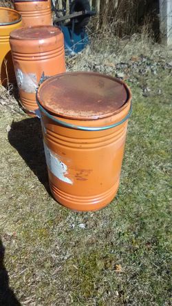 40 gallon barrels with lids