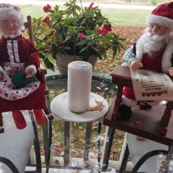 Singing and Moving  Mr. and Mrs. Santa Claus 🎶 A LOT LARGER THAN THEY LOOK 🔴 Was $50. NOW $40
