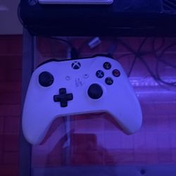 xbox one with accessories 