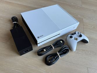 ***NO TRADES!!!*** 500 GB white Xbox One console with Lunar White controller ***NO TRADES!!!***