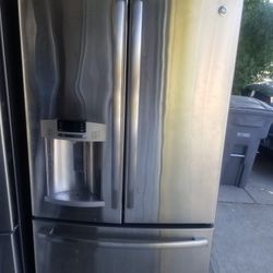 GE FRENCH DOORS REFRIGERATOR WORKS GREAT 