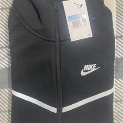 🔥 Nike Tech Fleece Hoodie – Men’s – NEW 🔥 