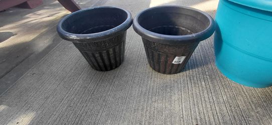 Black Plastic Planters – Set of 2