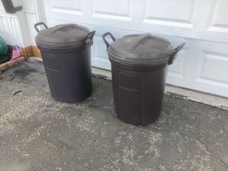2 Rubbermaid trash cans with double locking lids $15 each