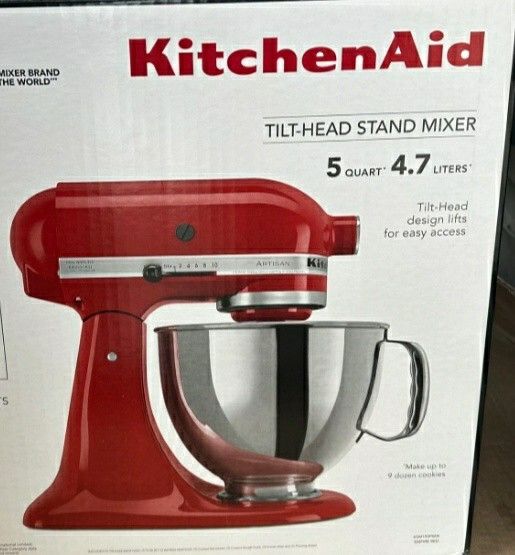 KitchenAid mixer,white color with 5qt bowl and 4 attachments for Sale