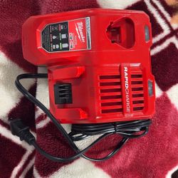 Milwaukee Rapid ChargerM12 And M18 Batteries 