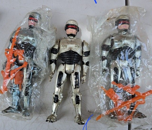 THE GOONIES MEZCO TOYZ Lot PLUS LUNCH BOX