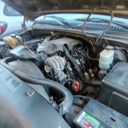 01 Chevy DBC 5.3 LS Engine Complete, Comes with the Wiring Harness ECU All Accessories MAFS for $800.