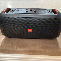 JBL Party-Box-On-The-Go 100 Watt Cordless Guitar Amp & PA System featuring Vocals / Audio Input with Echo & Bass Boost FX & Bluetooth Speaker