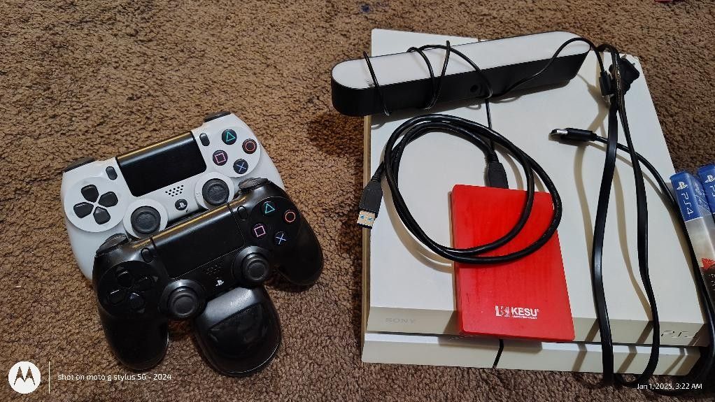 Ps4 With 8 Games And 2 Controllers And Port