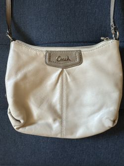 Adorable Coach Cross Purse