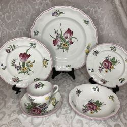 Spode Marlborough Sprays 13Pieces, Bowls And Lidded Casserole Dish