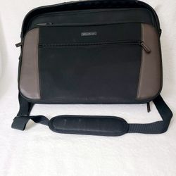 Eddie Bauer Black Nylon Laptop Messenger Bag Pockets Adjustabable Shoulder Strap