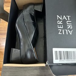 New Naturalizer black heels size 8w