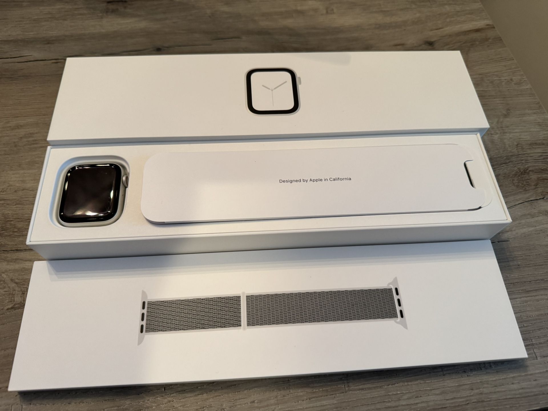 Apple Watch Series 4 44MM Silver Aluminum 