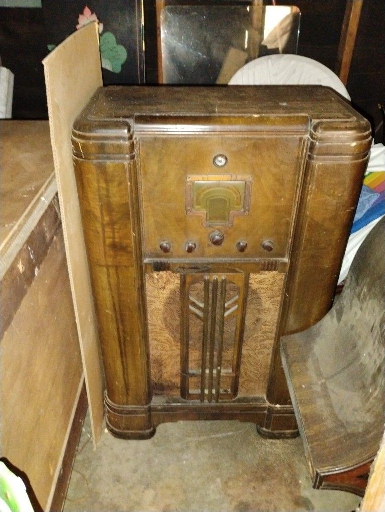 Vintage radio stand