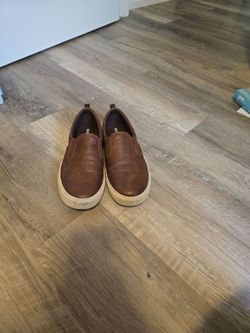 Old Navy Faux Leather Boys slip ons - size 5