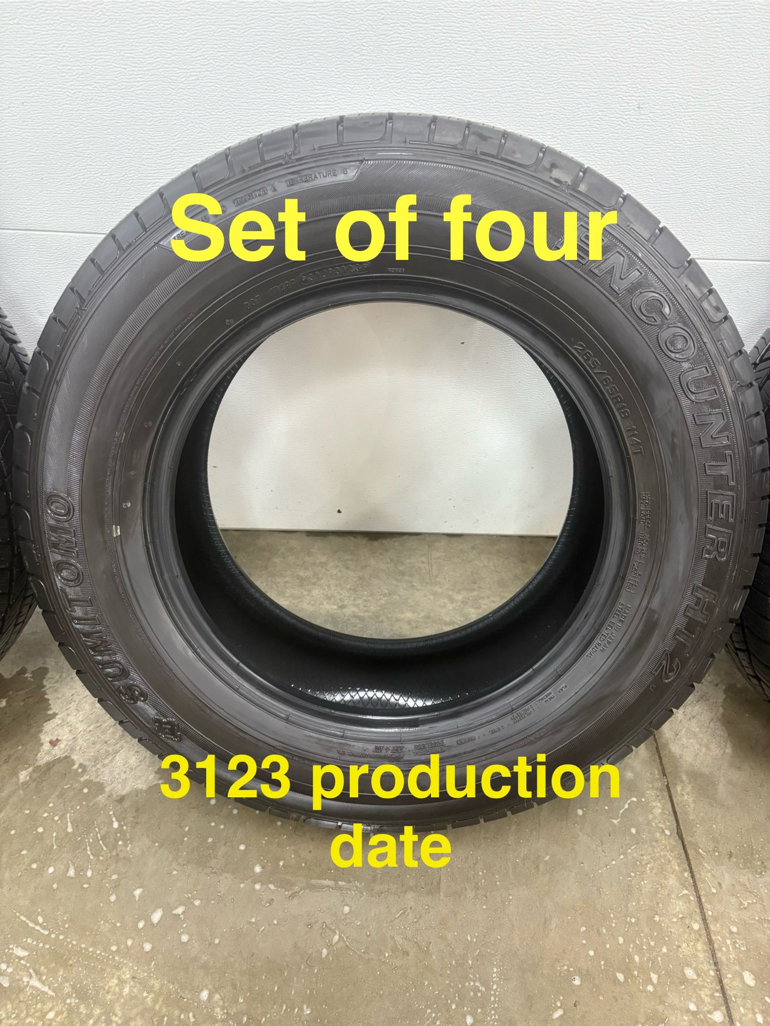 (4) - 265/65/18 Sumitomo Tires