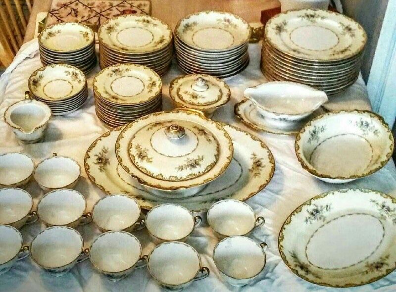 HIRA CHINA "HCW" 88 piece gold trimmed floral made in Japan