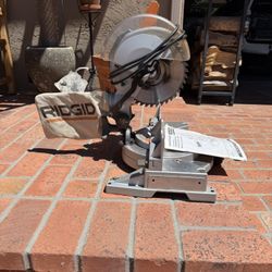 Compound miter Saw