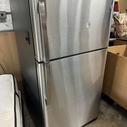 GE Fridge Refrigerator Top Box Freezer 21.9 Cu. Ft. 