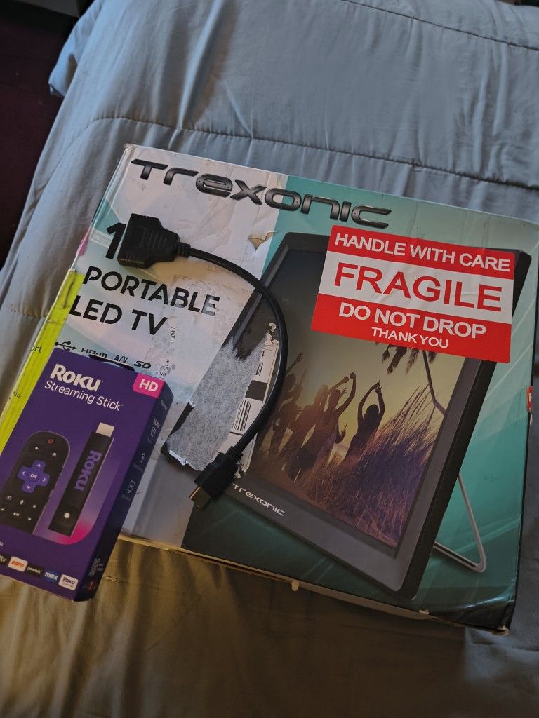 New Trexonic Portable Rechargeable 14 Inch 720p LED TV with HDMI, SD/MMC, USB, VGA, AV in/Out and Built-in Digital Tuner Roku Stick TV Streaming Set.