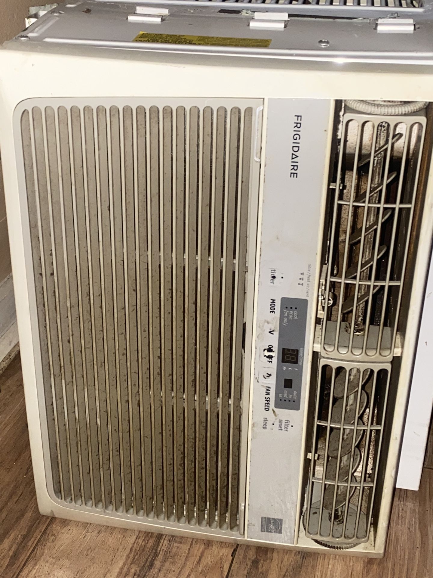 Frigidaire LRA107CV1 