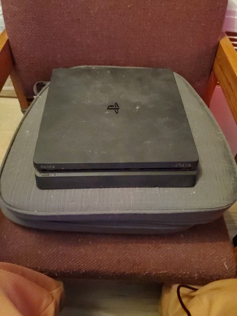 Ps4 Slim With 1 Controller