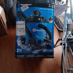 Wet / Dry Vacuum With Detachable Blower