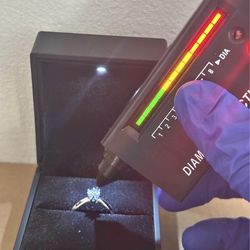 VVS1 Moissanite Engagement Ring 1CT