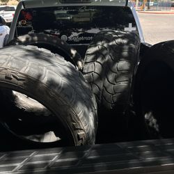33x12.50r22 all 4 tires 