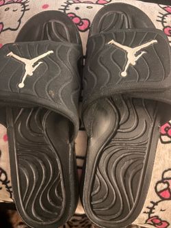Men’s black slides